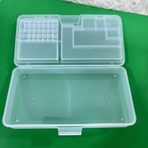 Hộp nhựa nhỏ đựng linh kiện