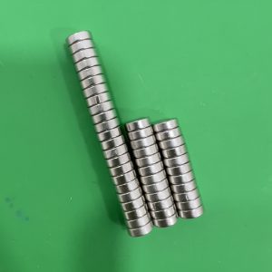 1 viên nam châm gắn tovit
